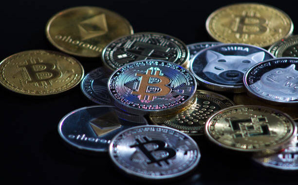 Crypto Analyst Begins Countdown To Altcoin Season Of 2025, You Altcoin