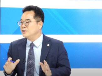 The Democratic Party lawmaker Min Byoung-dug.